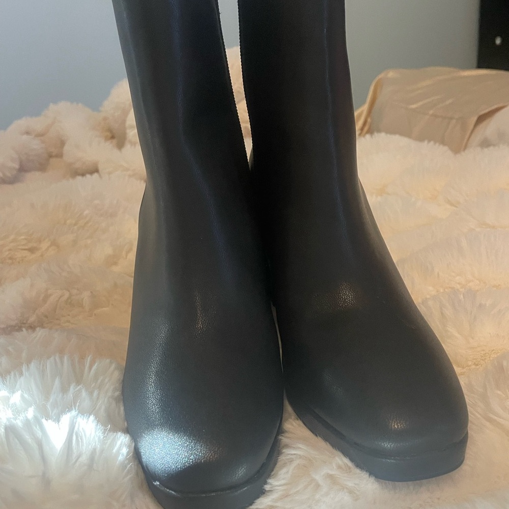 Elegant Black Women's Boots